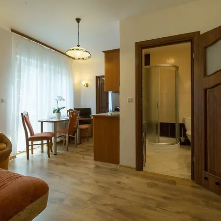 فندق مبيت وإفطار Na Skarpie Debina (Ustka)